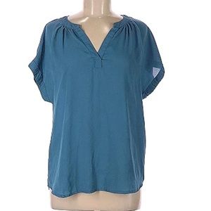 Gorgeous blue summer top size small Lilbetter